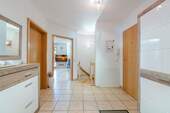 Flur - Etagenwohnung mit 81,10 m&sup2; in Hausham zum Kaufen
