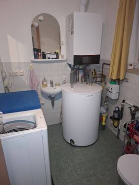 Hausanschlussraum/WC - 