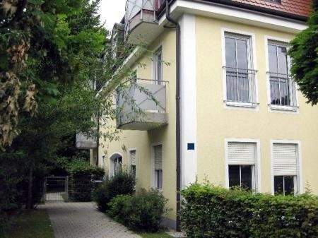Hauseingang - 4 Zimmer Etagenwohnung in München