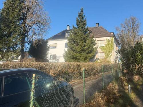 1.JPG - Doppelhaushälfte mit Garage und Garten in begehrter Stadtparknähe zu verkaufen…Besonderer Wertfaktor: Grundstück mit hohem Bodenrichtwert