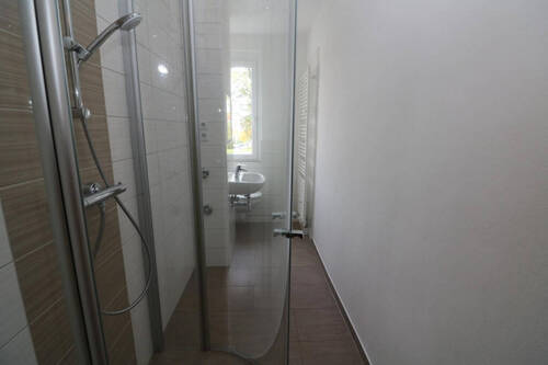 Titelbild - Dusch-Traum-Wohnung mit Balkon sucht Mitbewohner!!!