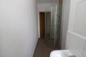Beispiel Bad mit Dusche - 2 Zimmer Etagenwohnung zur Miete in Freiberg
