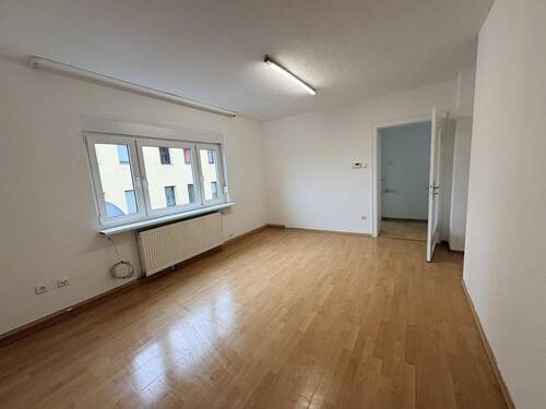 Heller Wohnbereich mit großem - 2-Zimmer-ETW in Nürnberg-GoHo - provisionsfrei, 2 Min zur U-Bahn