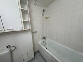 Badezimmer mit Wanne - 