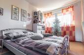 Schlafzimmer - EG links - 1 Zimmer Mehrfamilienhaus, Wohnhaus in Danndorf