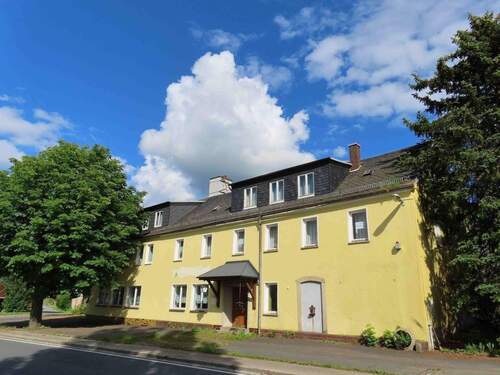 Straßenansicht.JPG - Interessantes Wohn- und Gastronomieanwesen mit viel Ausbaupotential in Top Lage an der Landesgrenze zu Bayern