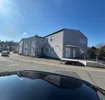 Flexibel nutzbare und geräumige Gewerbeimmobilie mit Parkdeck und Außenaufzug in zentraler Lage von Lüdenscheid…