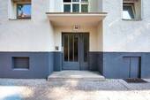 Haustür - Etagenwohnung mit 58,40 m&sup2; in Berlin zum Kaufen