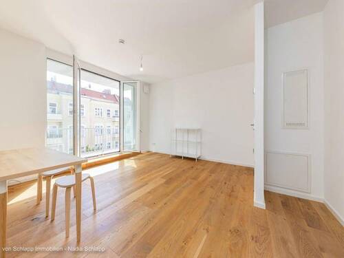 livingroom1-min - 2 Zimmer Etagenwohnung in Berlin