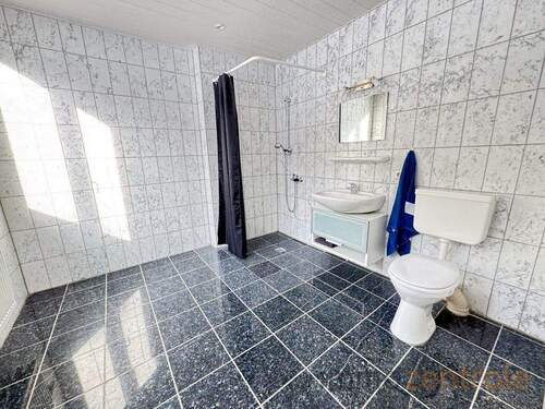 D393B5B7-6109-46AD-AEF1-50F55F809877_1_105_c - 