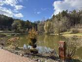 D46CFB02-E91E-4D5D-BFEA-2C6436DF0C9F_1_105_c - Einzigartiges Anwesen am eigenen See - Wohnen im Einklang mit der Natur