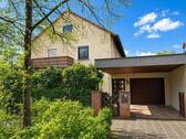 Hausansicht mit Garage - Gepflegtes freistehendes Einfamilienhaus mit Garten & Wintergarten - Fürth-Unterfarrnbach