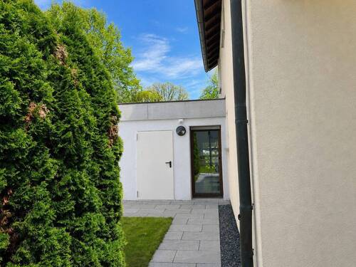Seitlicher Hauszugang - 