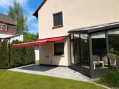 Gartenseite mit Markise - 