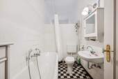 Badezimmer inkl. Badewanne mit viel Gestaltungspotential - 