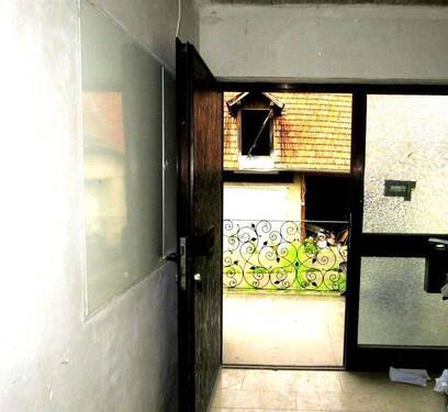 Eingangstür vom Flur im EG - 8 Zimmer Mehrfamilienhaus, Wohnhaus zum Kaufen in Bütthard