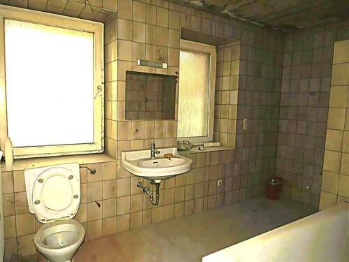 Bad - 8 Zimmer Mehrfamilienhaus, Wohnhaus in Bütthard