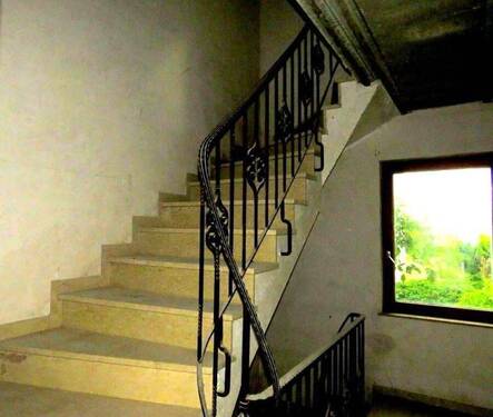 Treppenaufgang 2 Etage - Mehrfamilienhaus, Wohnhaus mit 320,00 m&sup2; in Bütthard zum Kaufen