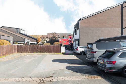 Zufahrt - 7 Zimmer Reihenendhaus in Lehrte