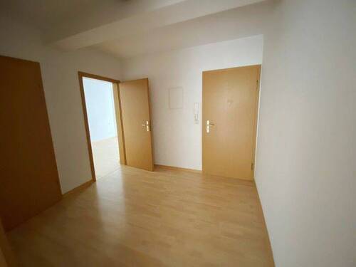 Flur - Etagenwohnung mit 66,60 m&sup2; in Plauen zur Miete