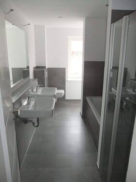 Badezimmer - lichtdurchflutete 3-Raum-Wohnung im Stadtteil Schönefeld