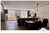 geräumiges Wohnzimmer OG - 