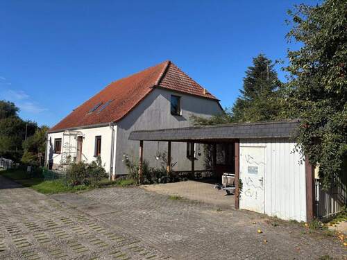 Front- & Giebelansicht - 7 Zimmer Einfamilienhaus in Cölpin