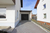 Hauszugang und Garage - 