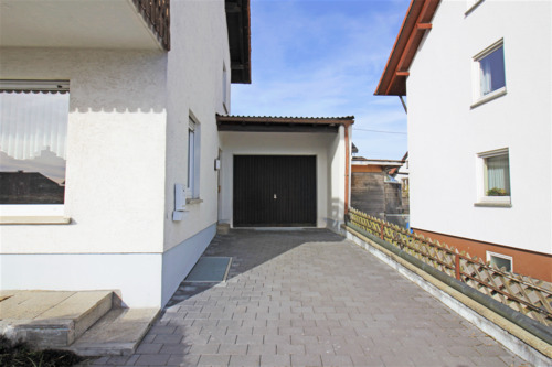 Hauszugang und Garage - 