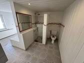 Bad mit Dusche - 