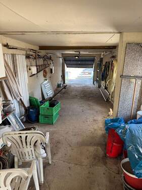 Garage mit elektrischen Tor - 