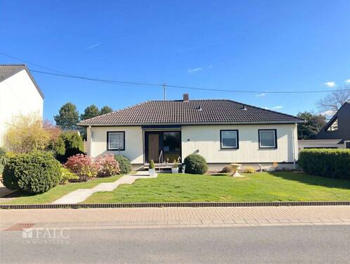 Frontansicht - 5 Zimmer Bungalow zum Kaufen in Blieskastel