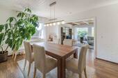 Offen gestaltetes Esszimmer - 