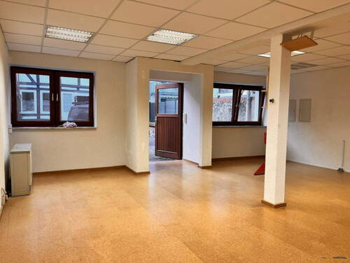 Raum Frontseite Eingang rechts - Helle & sichere 36?m² Fläche in Hildesheim-Oststadt - ideal als Büro, Lager oder Hobbyraum