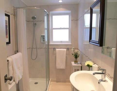 Neu renoviertes Bad - 2 Zimmer Etagenwohnung in Augsburg