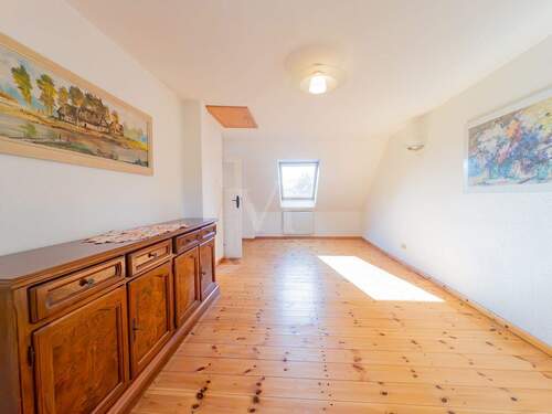 großzügiges Wohnbereich im Dachgeschoss - 