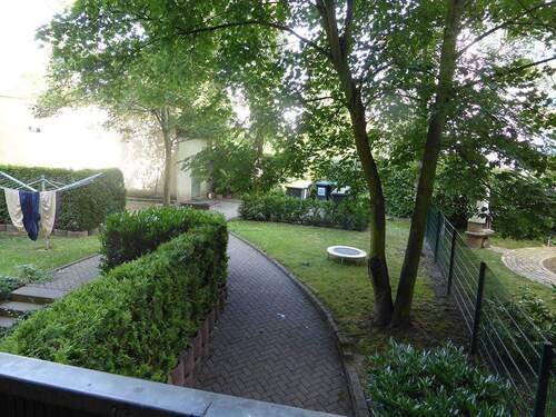Blick von Balkon in Hof - 