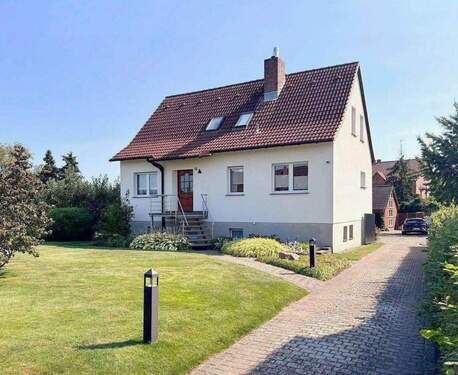 Straßenansicht - 6 Zimmer Einfamilienhaus zum Kaufen in Stendal