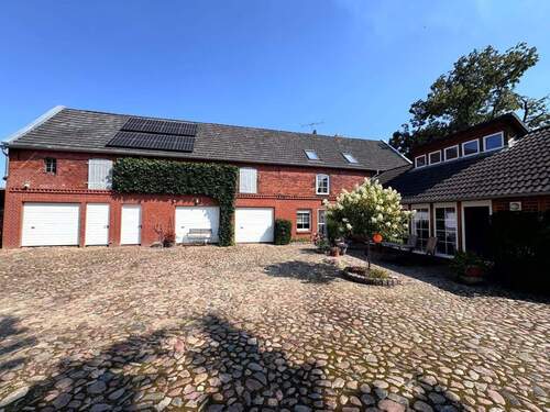 Nebengebäude - 6 Zimmer Einfamilienhaus in Stendal