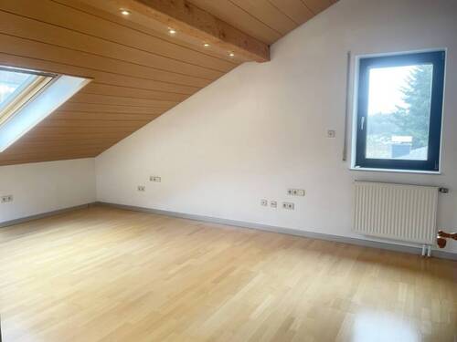 Schlafzimmer OG - 5 Zimmer Etagenwohnung in Blieskastel