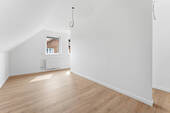Schlafzimmer mit Ankleidebereich DG - 