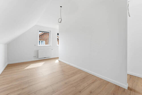 Schlafzimmer mit Ankleidebereich DG - 