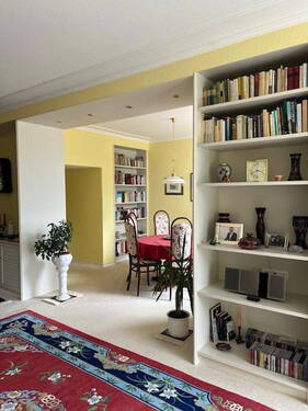 Blick ins Esszimmer - 