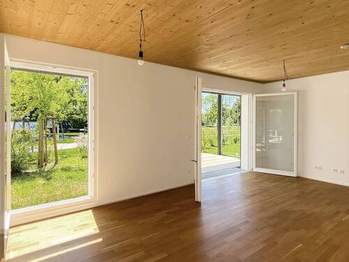 Blick vom Wohnzimmer in den Garten - 