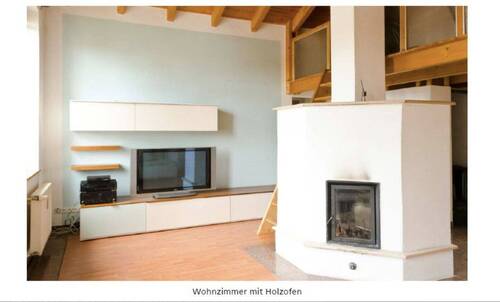 Wohnzimmer mit Kamin - 2 Zimmer Etagenwohnung in Penzberg