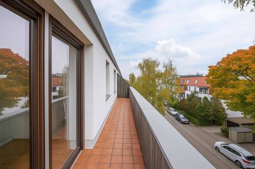 Terrasse - AIGNER - Über den Dächern der Stadt - gemütliche Dachgeschosswohnung in Laim