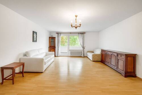 Wohnzimmer - 3 Zimmer Etagenwohnung zum Kaufen in München
