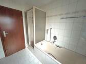Dusche, Badewanne u. WC - 