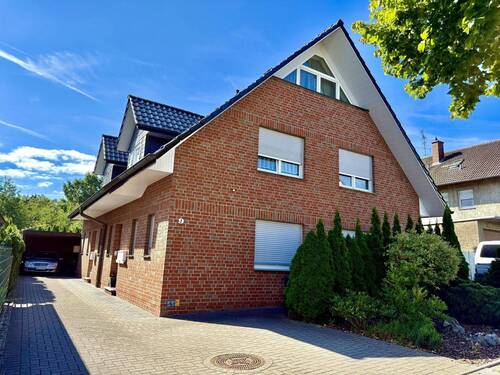 Hausansicht - Zwei Wohnungen, eine Immobilie: Doppelhaushälfte in Löhne!