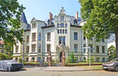 Frontansicht - Geräumigevermietete Eigentumswohnung im historischen Altbau!